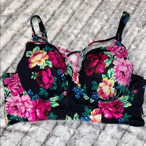 Torrid floral lattice swimsuit top size 2 D/DD